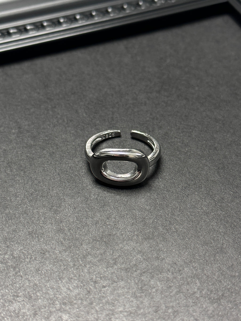 Irregular winter dump ring