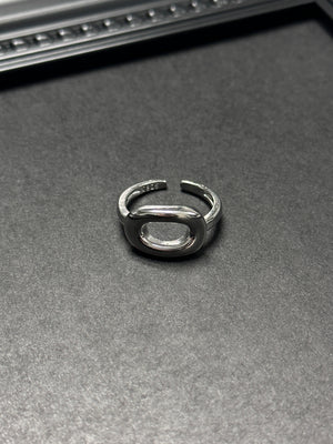 Irregular winter dump ring