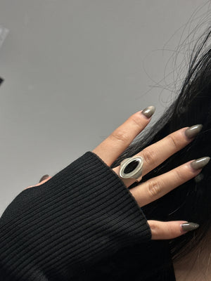 Oval stone ring #withe #black