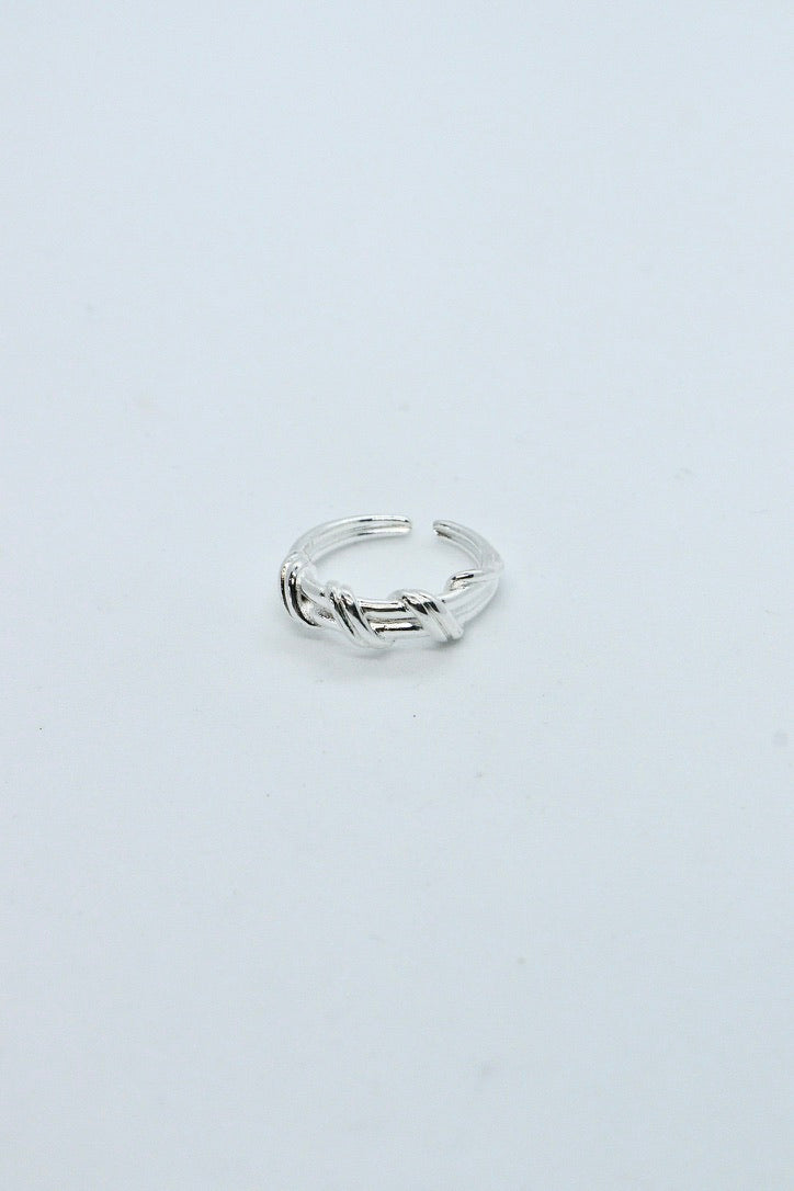 Double Twist Wave Ring