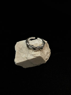 Double Twist Wave Ring