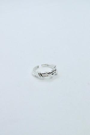 Double Twist Wave Ring