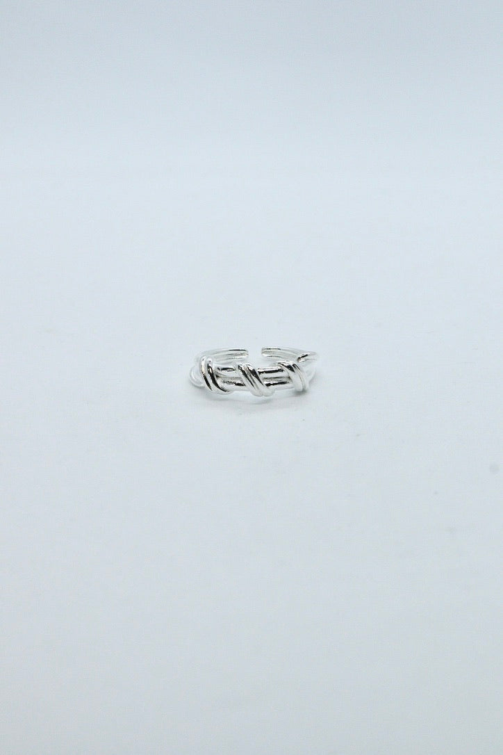 Double Twist Wave Ring