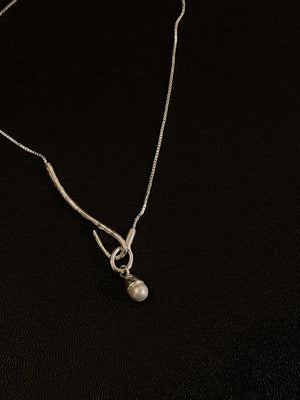 Pearl hanging necklace