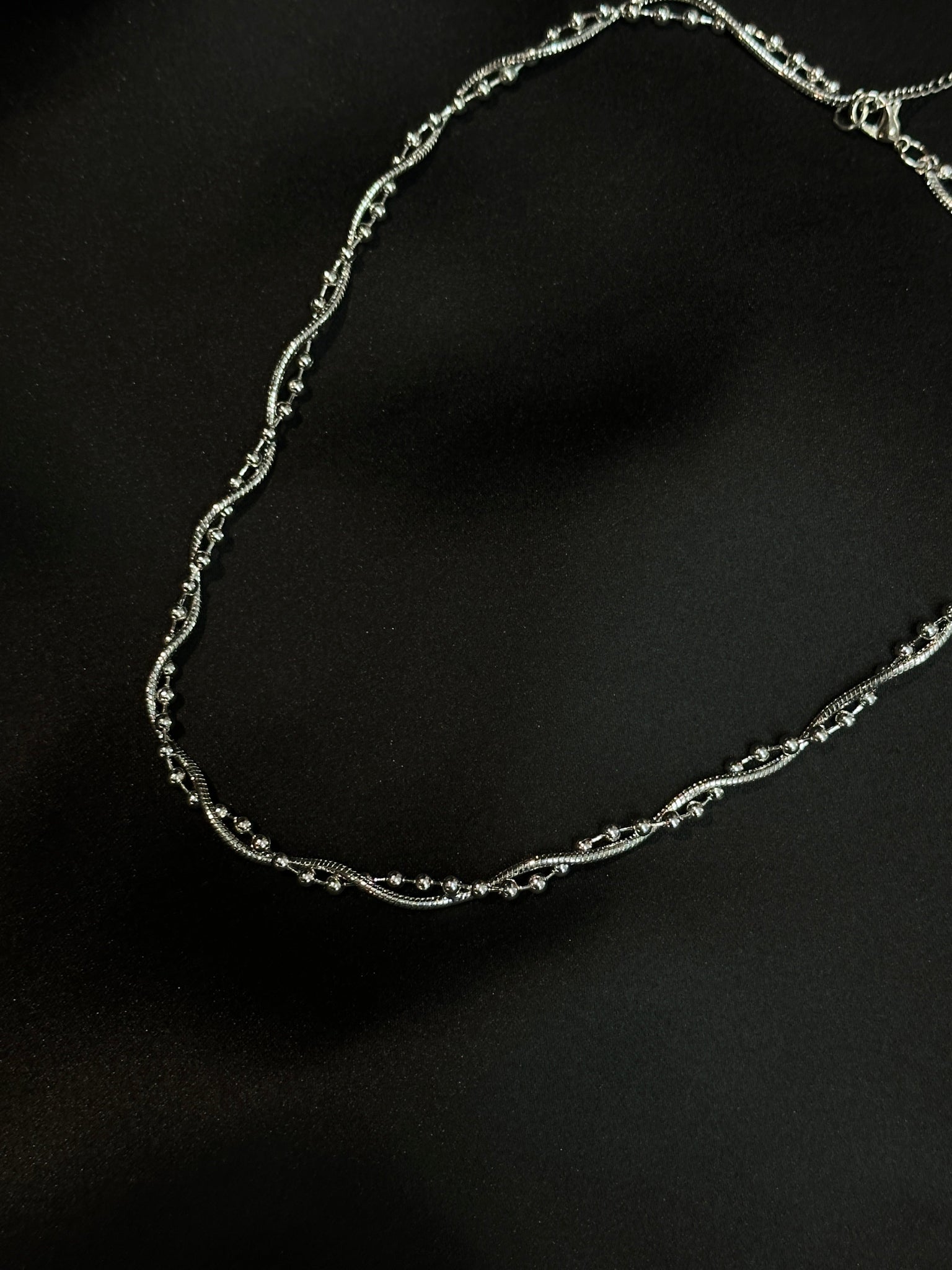 Twist Twist Ball n Line Necklace