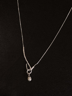 Pearl hanging necklace