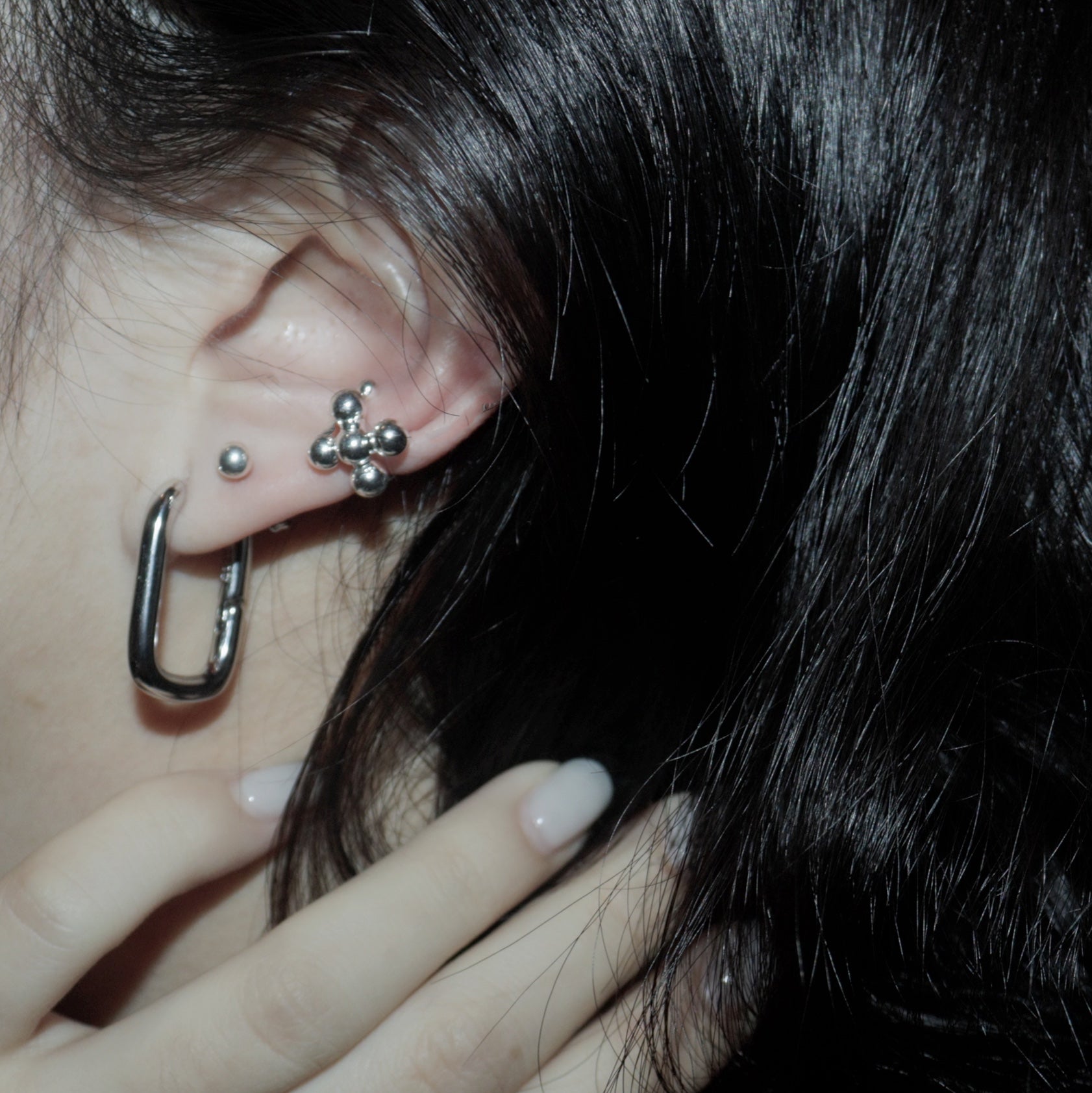 Ball cross Earcuff