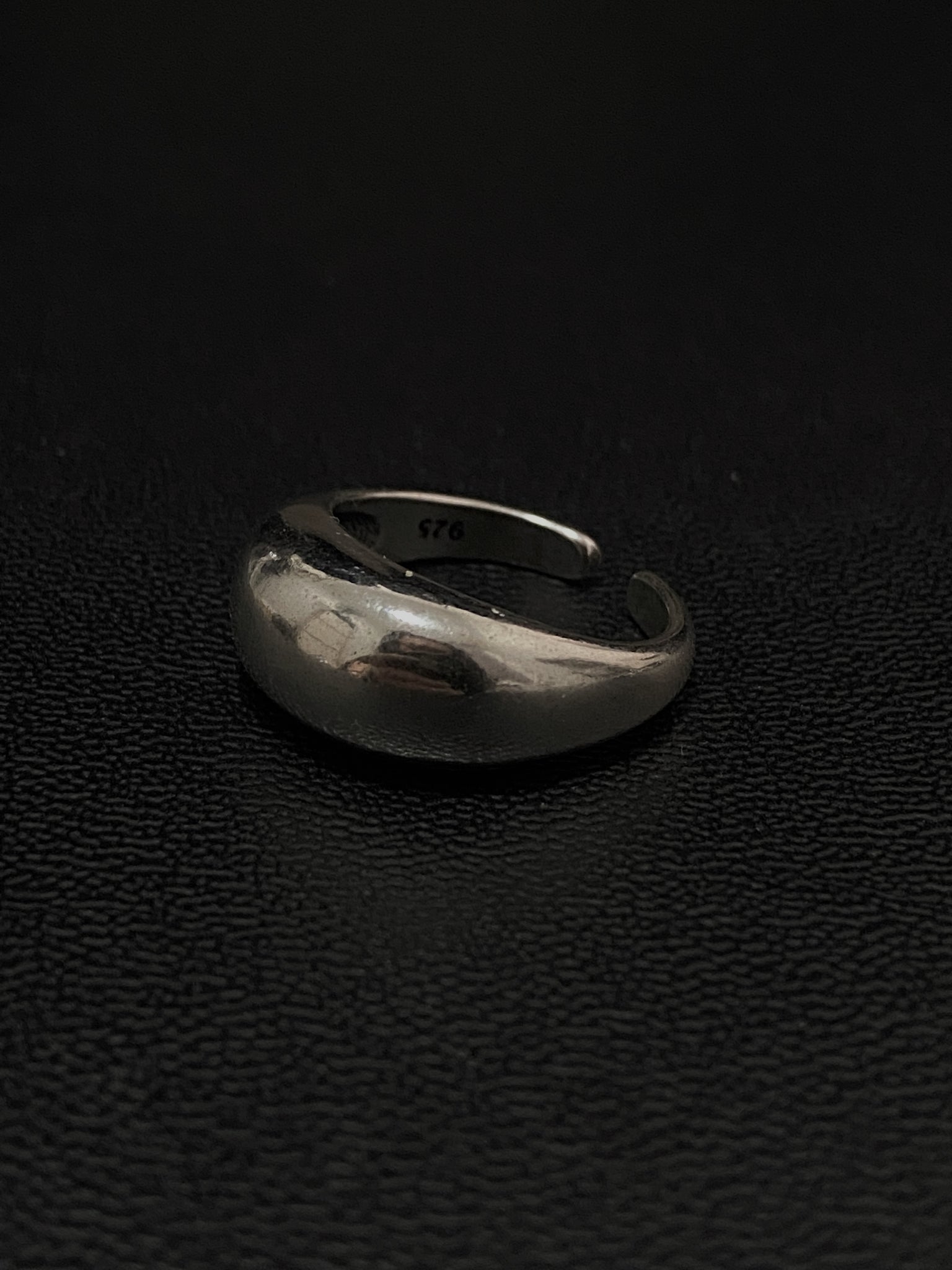 Flat rich ring