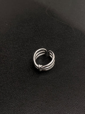 Line knotted ring