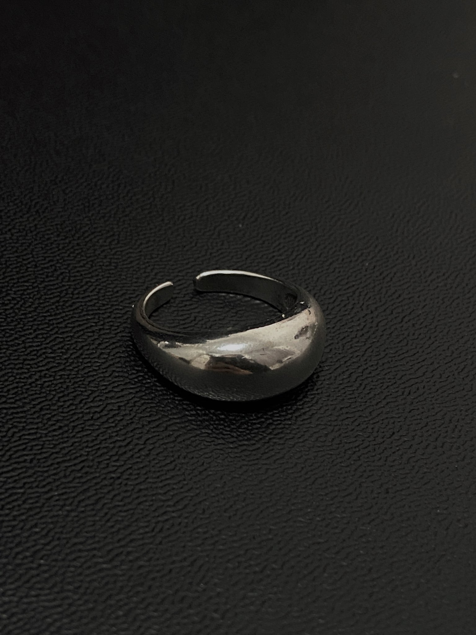 Flat rich ring