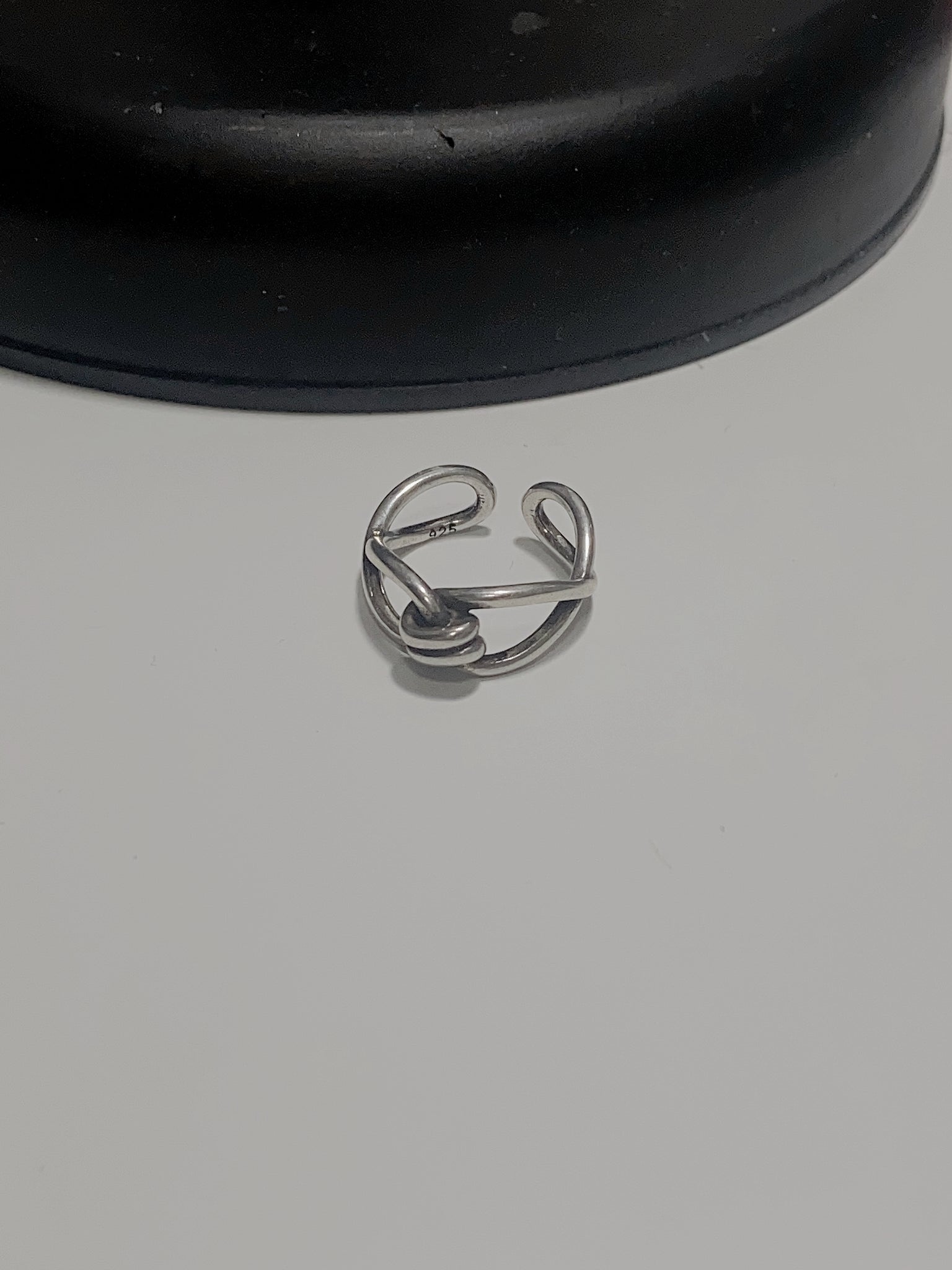 Line Thorns Ring